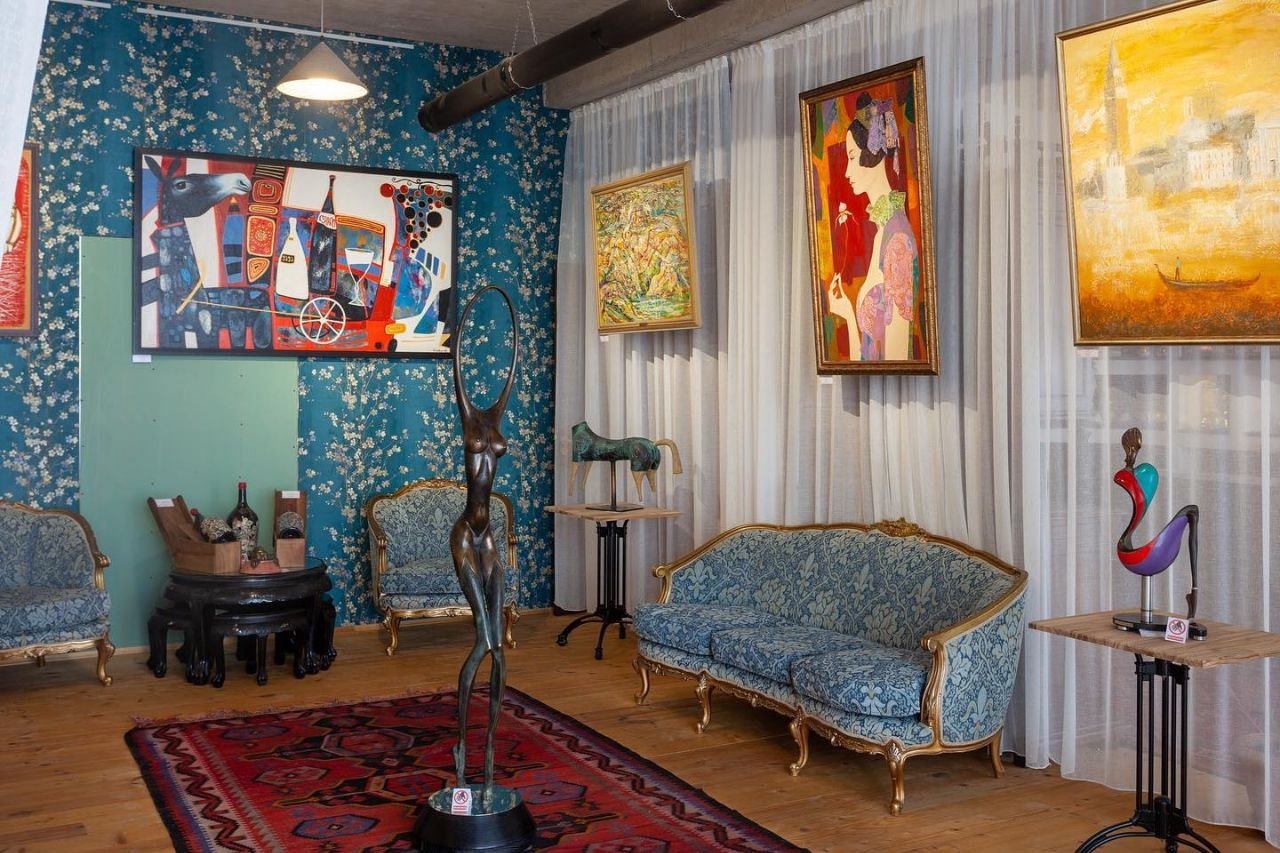 Art Gallery Line Chateau Mere Exhibition hall